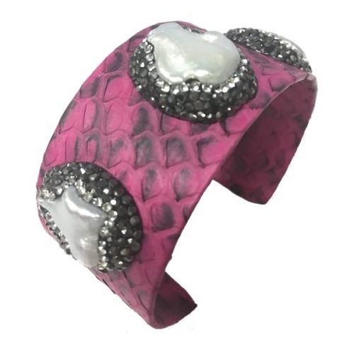Fucsia leather bracelets with setting of fresh water pearl